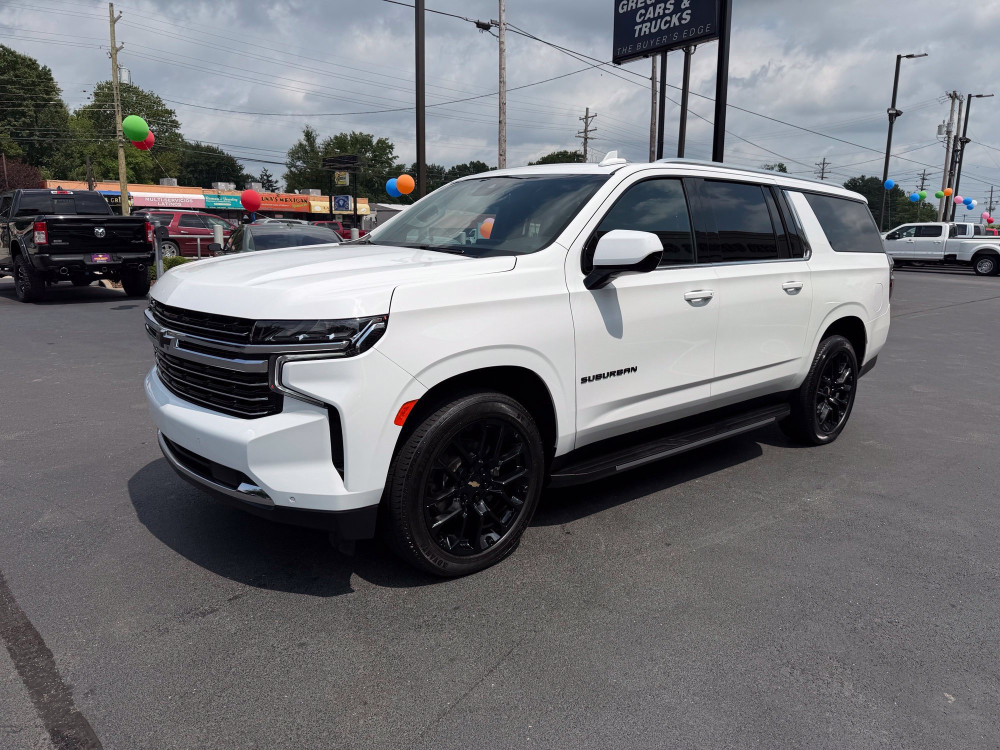 Used 2024 Chevrolet Suburban LT AWD/4WD image 3