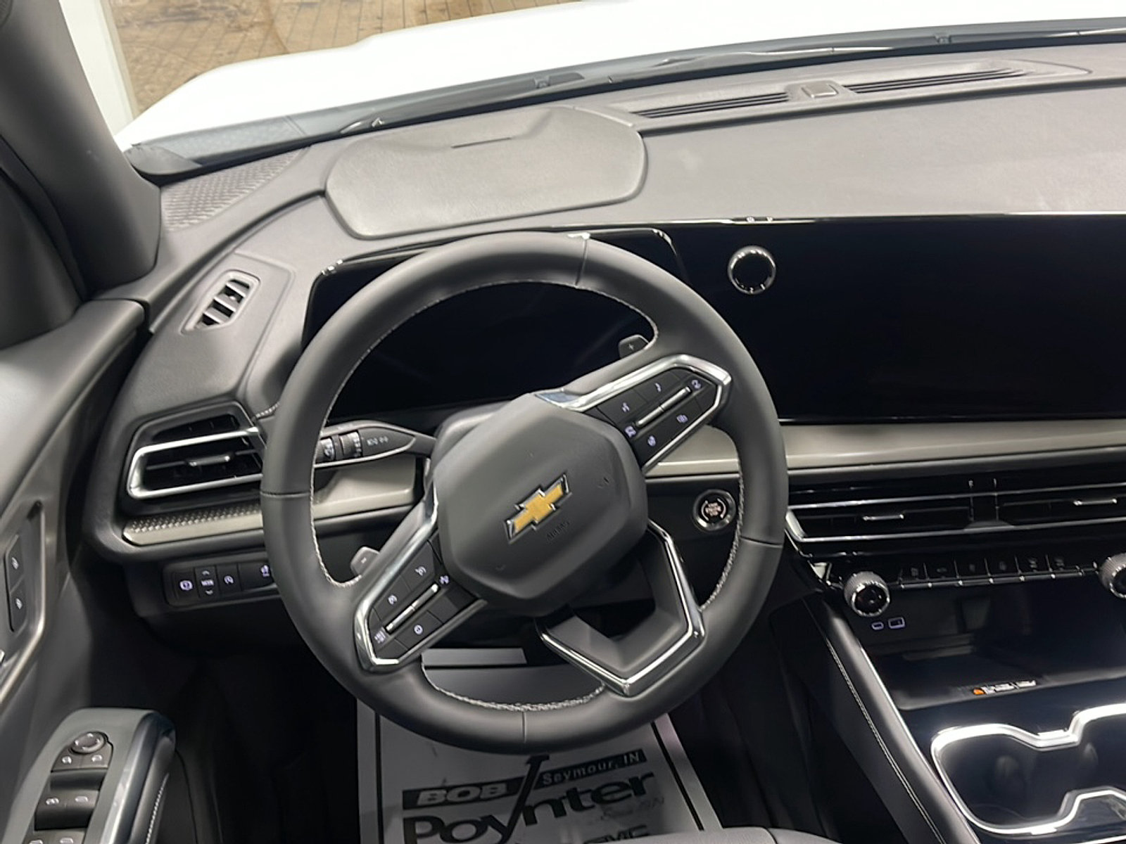 New 2027 Chevrolet Traverse LT w/ LPO, Floor Liner Package FWD image 3