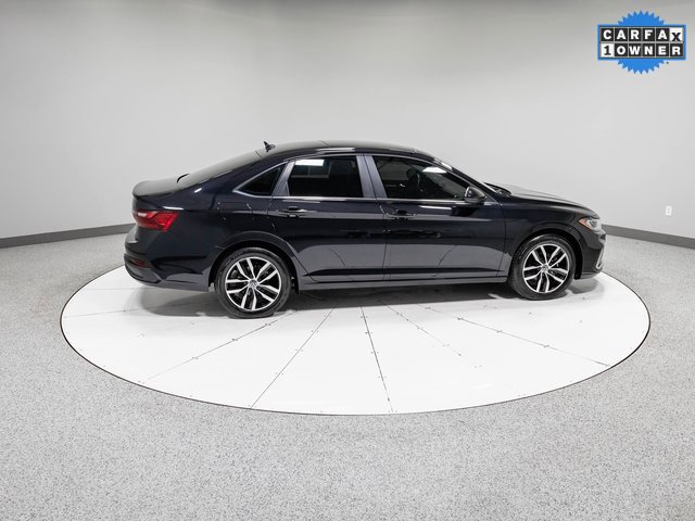 Used 2025 Volkswagen Jetta SE image 28