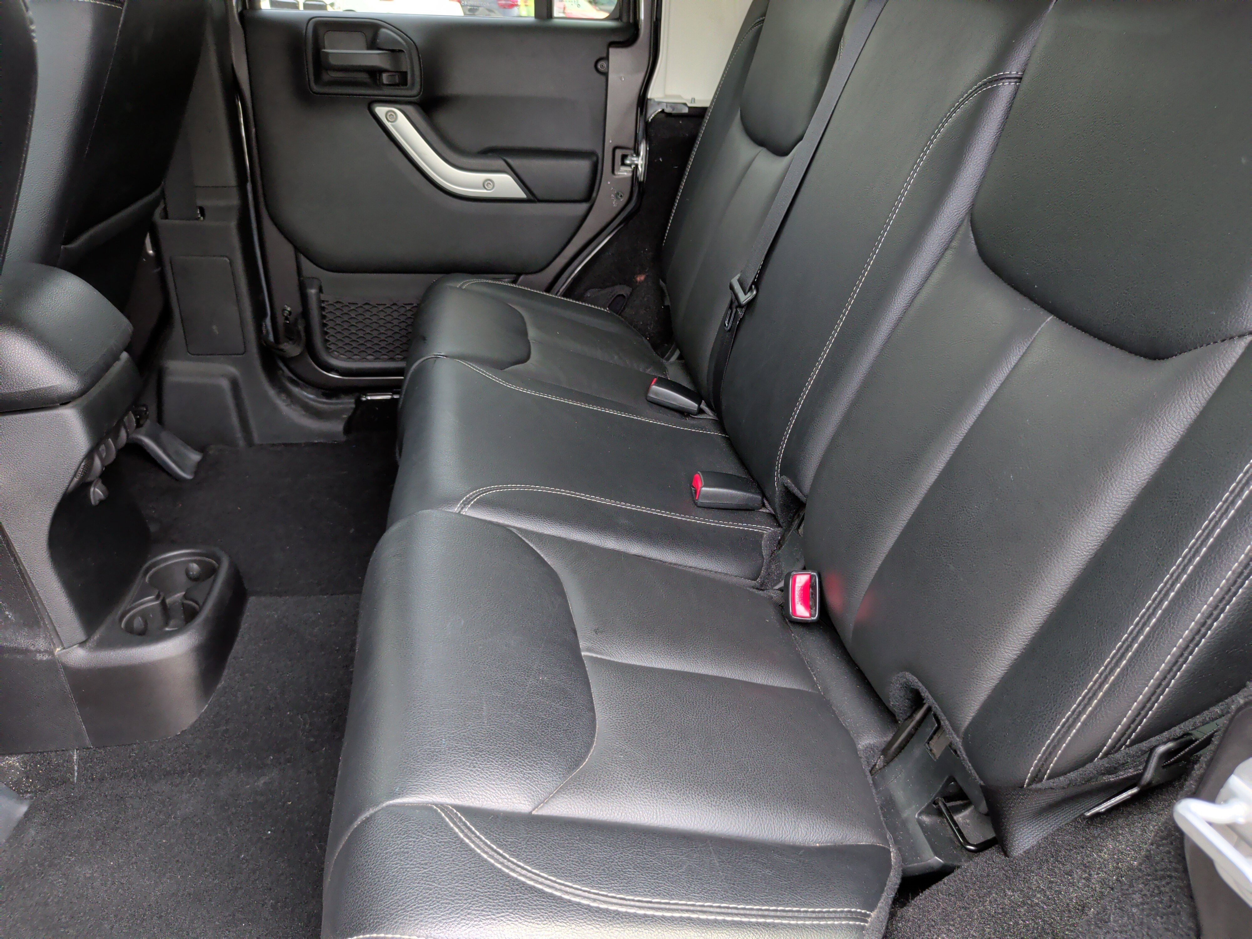 Used 2016 Jeep Wrangler Unlimited Rubicon w/ Connectivity Group image 34