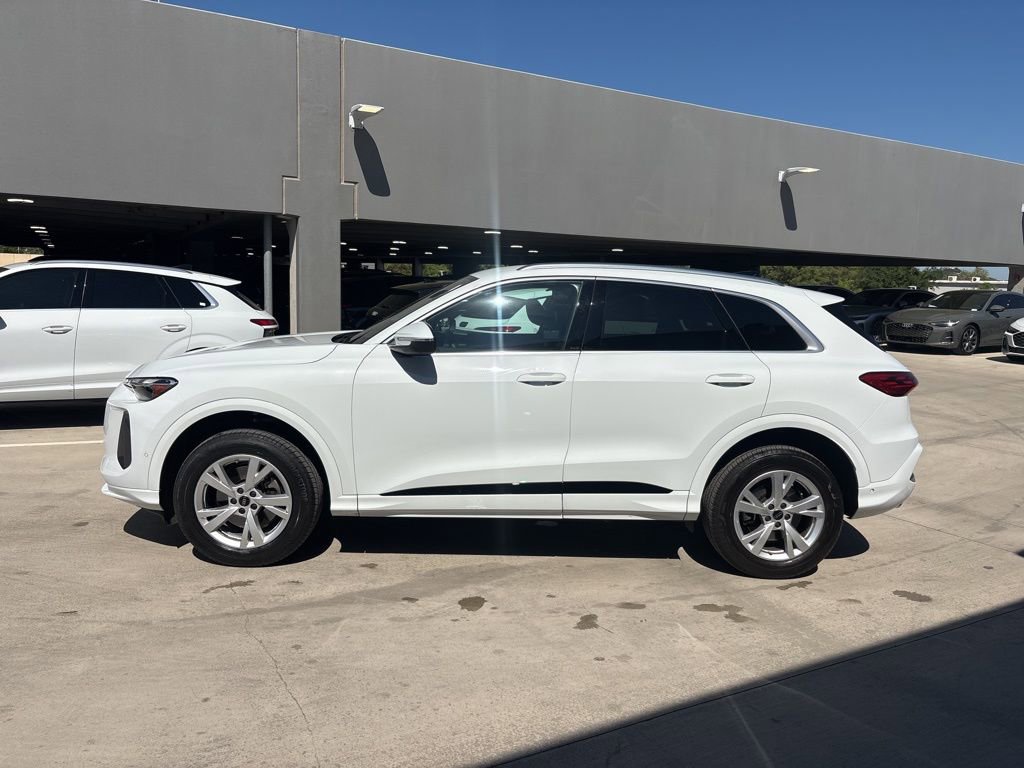 Used 2025 Audi Q5 Premium w/ Convenience Package image 9