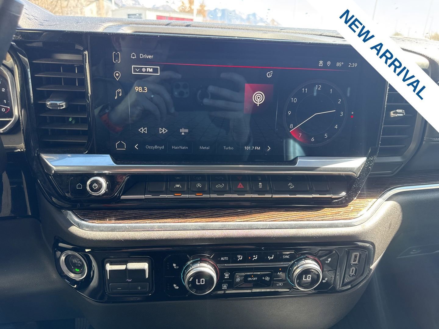 Used 2023 GMC Sierra 1500 SLE image 24