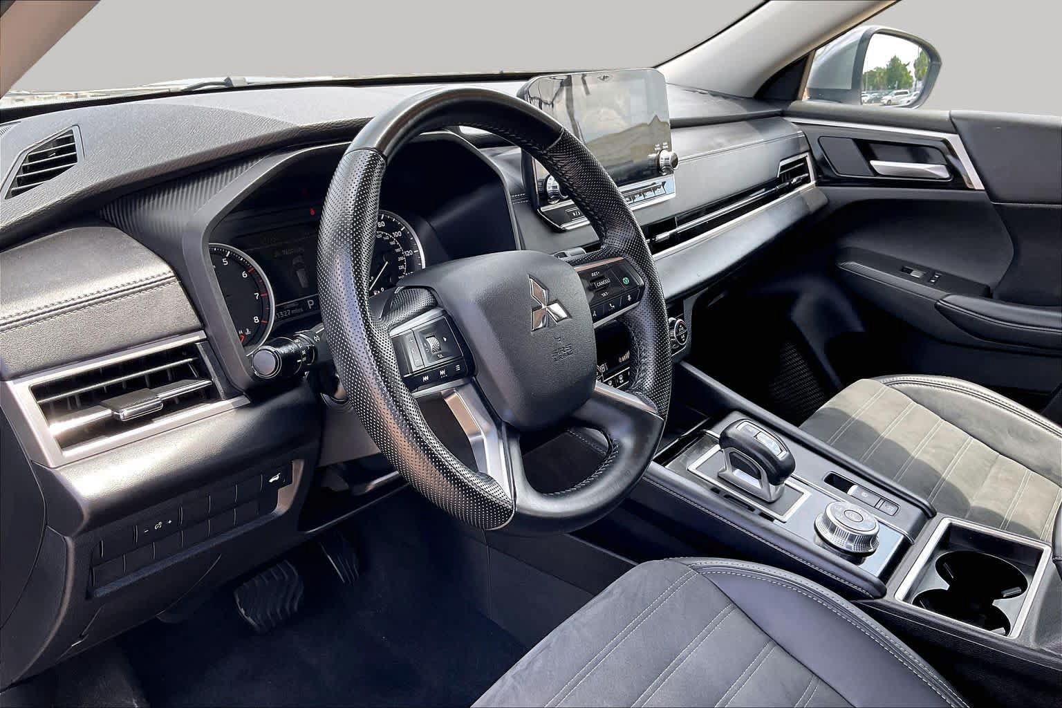 Used 2024 Mitsubishi Outlander SE AWD/4WD image 13