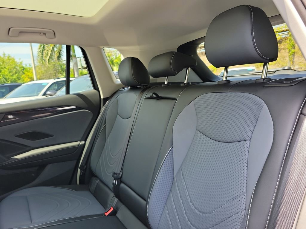 New 2026 Volkswagen Tiguan SE image 8