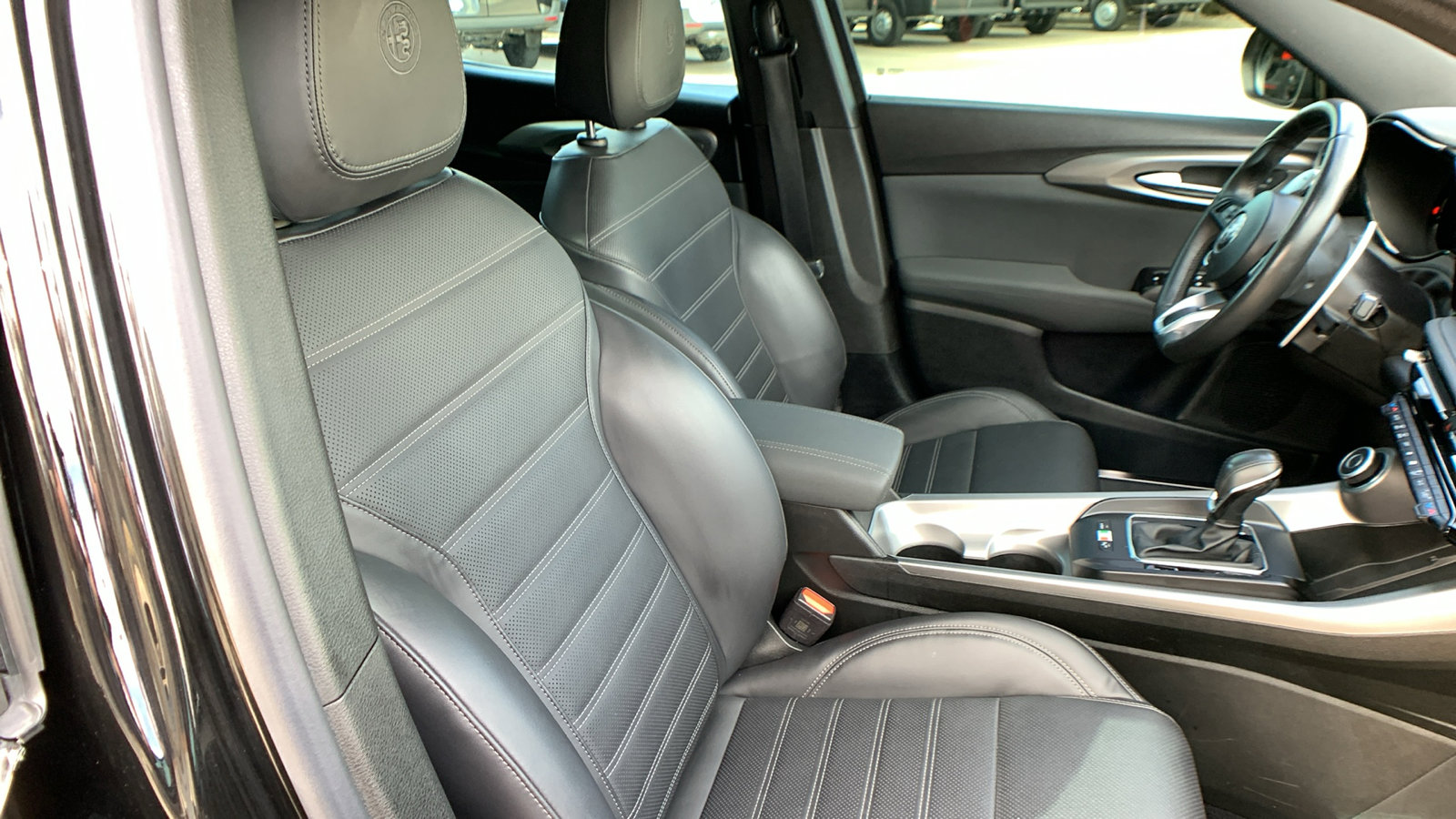 Used 2024 Alfa Romeo Tonale Veloce w/ Premium Interior Package image 31