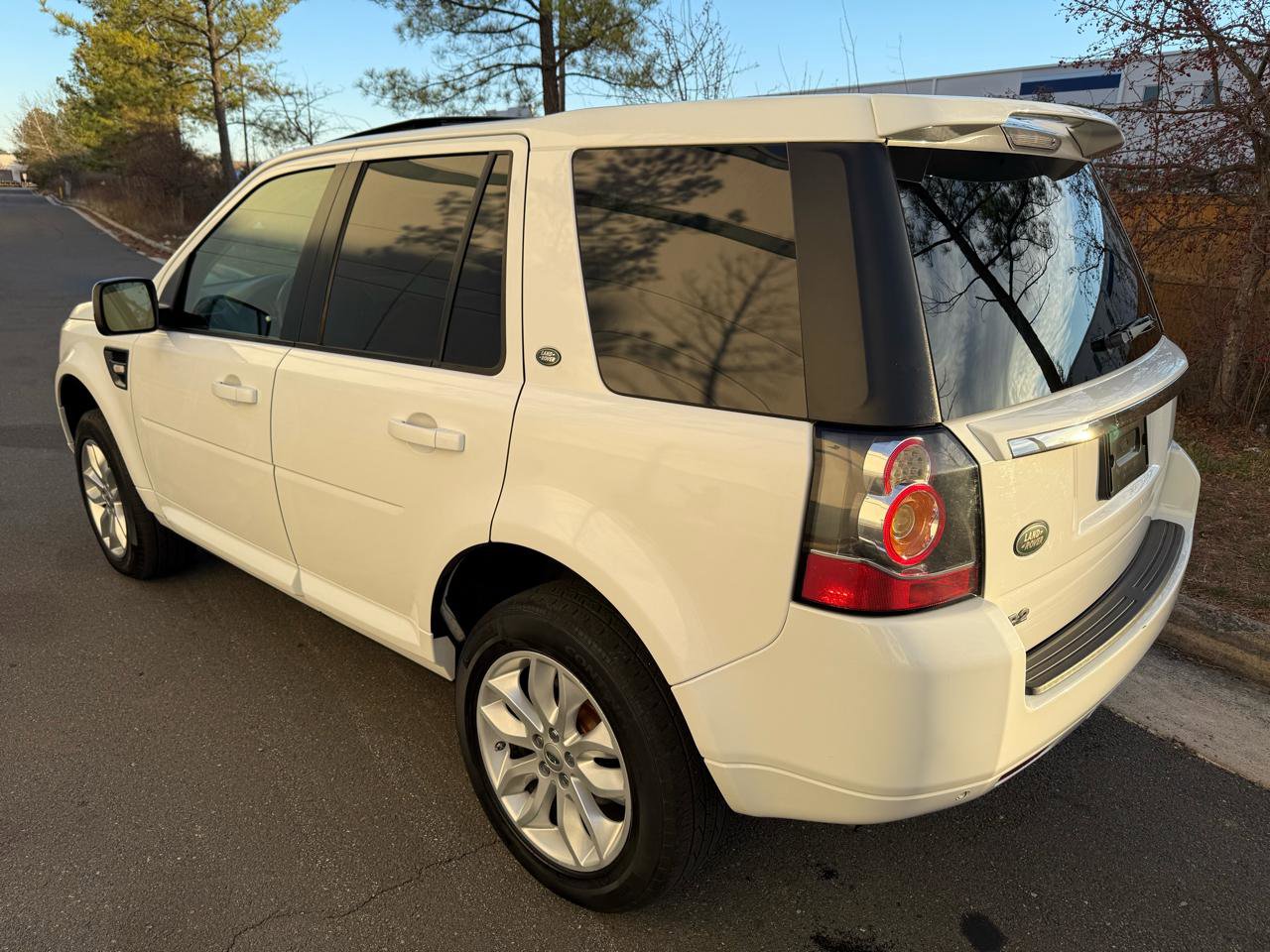 Used 2013 Land Rover LR2 image 3