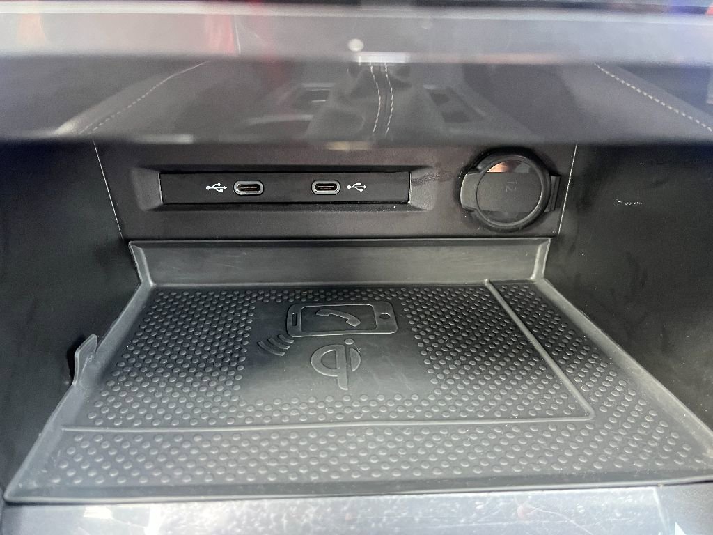 Used 2022 Volkswagen Tiguan SE image 38