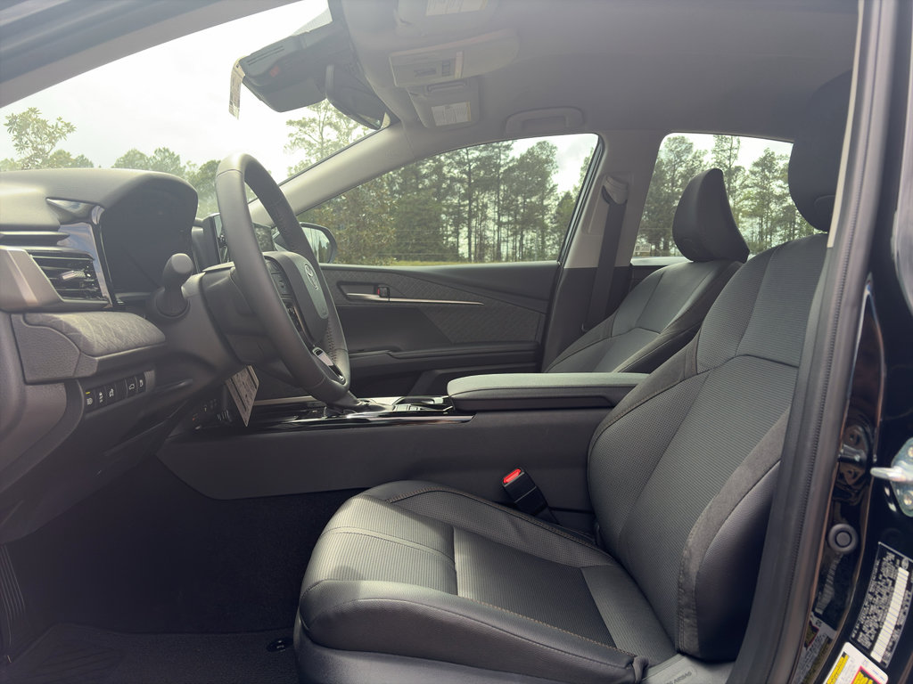 Used 2026 Toyota Camry XLE FWD image 12