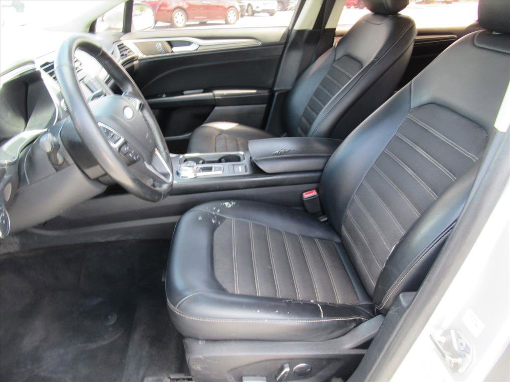 Used 2017 Ford Fusion SE w/ Equipment Group 601A image 16