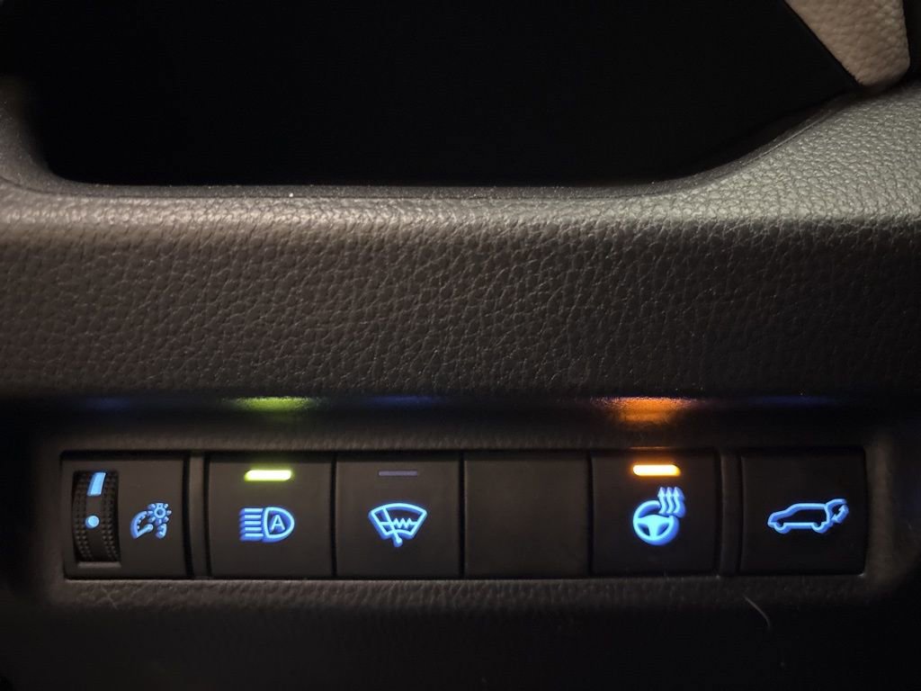 Used 2020 Toyota RAV4 XLE Premium image 22