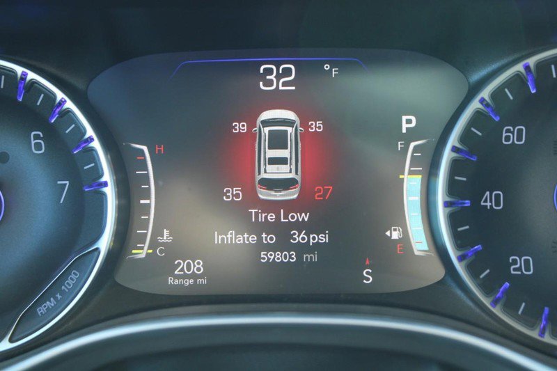 Used 2024 Chrysler Pacifica Touring-L image 19