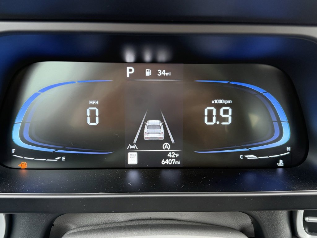 Certified 2025 Hyundai Elantra SE image 19