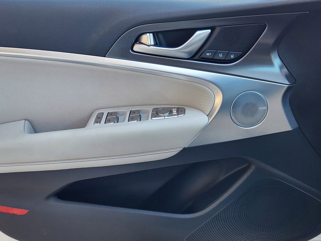 Used 2024 Genesis G70 3.3T Advanced image 21