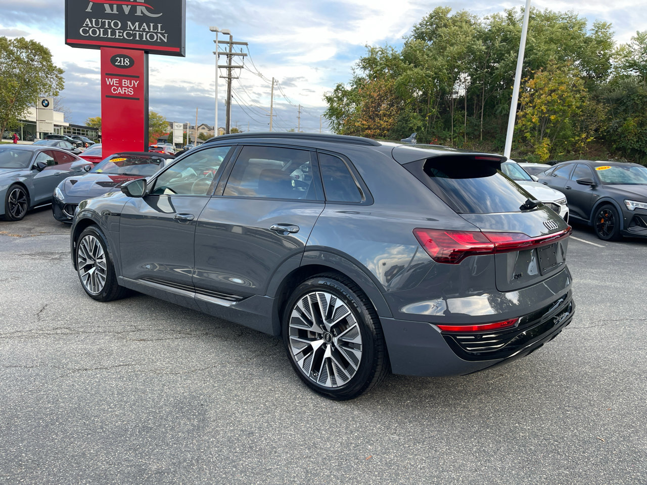 Used 2024 Audi Q8 e-tron Premium Plus w/ Premium Plus Package image 14