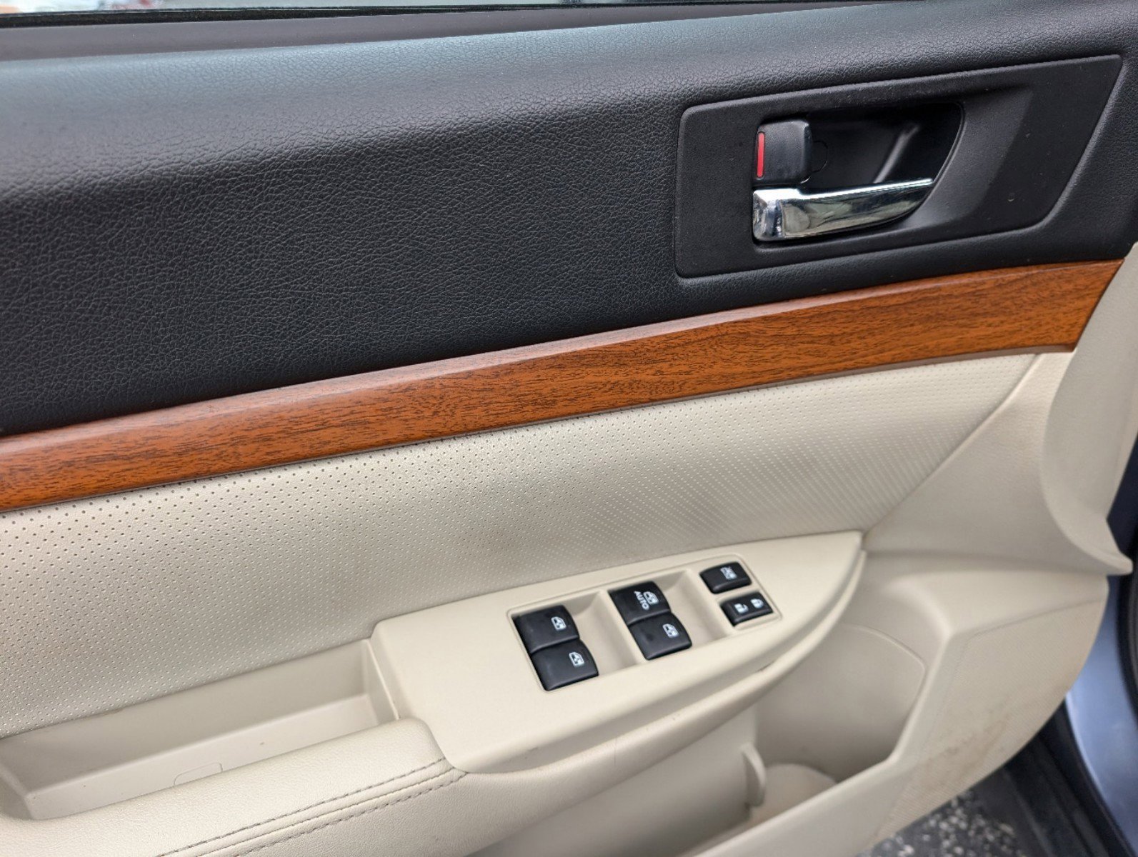 Used 2014 Subaru Outback 2.5i Limited w/ Moonroof Package image 9