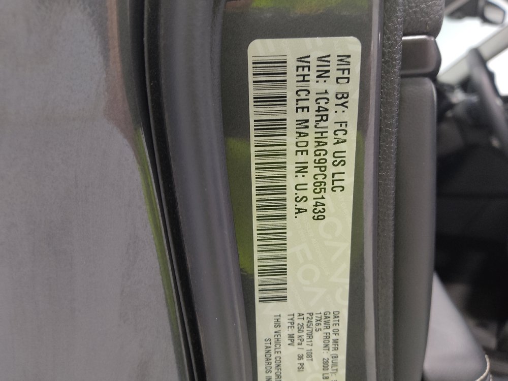 Used 2023 Jeep Grand Cherokee Laredo w/ Luxury Tech Group I AWD/4WD image 33