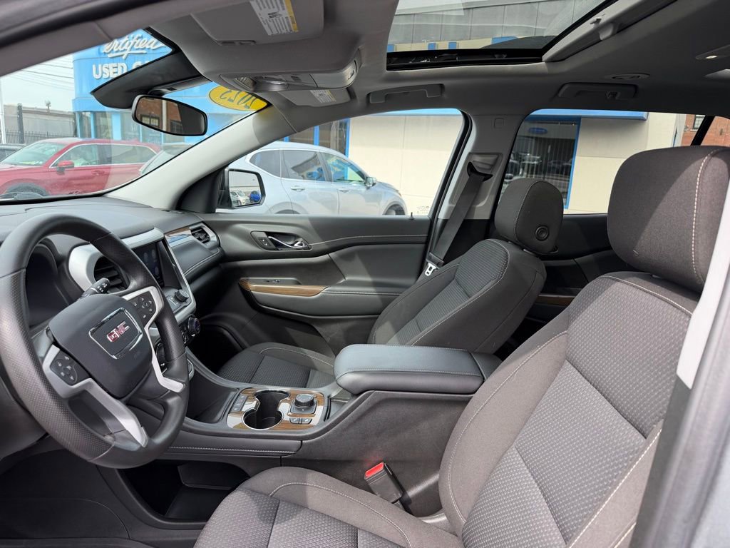 Used 2023 GMC Acadia SLE w/ Driver Convenience Package image 7