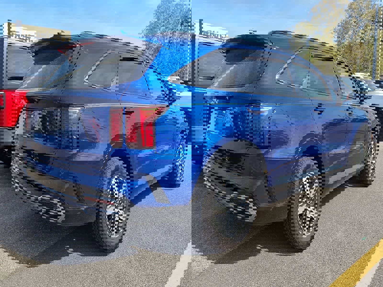 Used 2023 Kia Sorento S w/ Panoramic Sunroof Package image 3