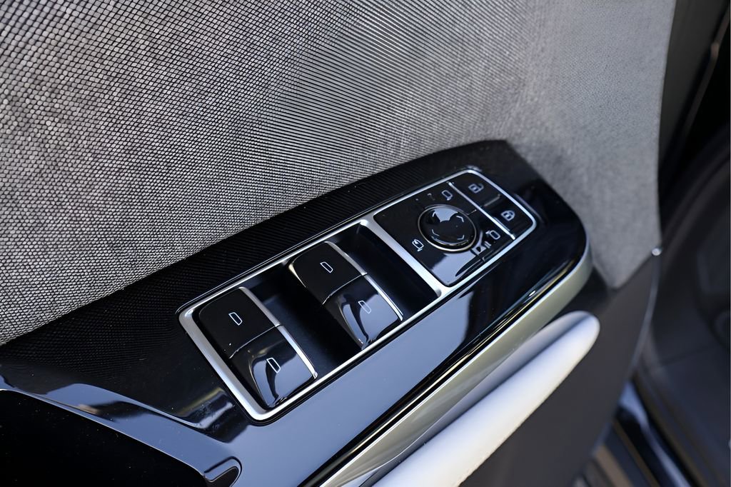 Certified 2025 Cadillac Escalade Sport Platinum image 12