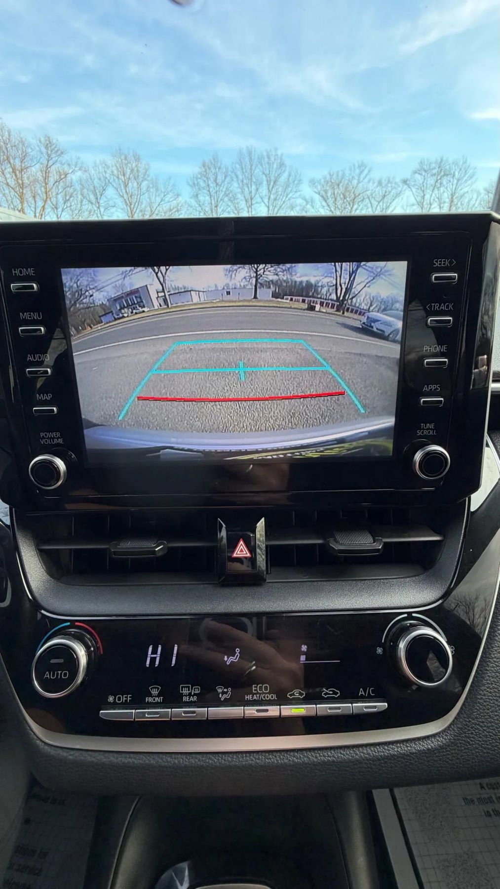 Used 2020 Toyota Corolla LE FWD image 25