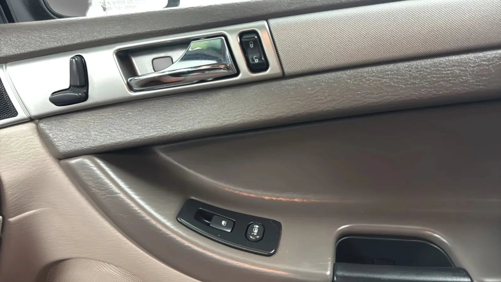 Used 2005 Chrysler Pacifica 2WD image 17