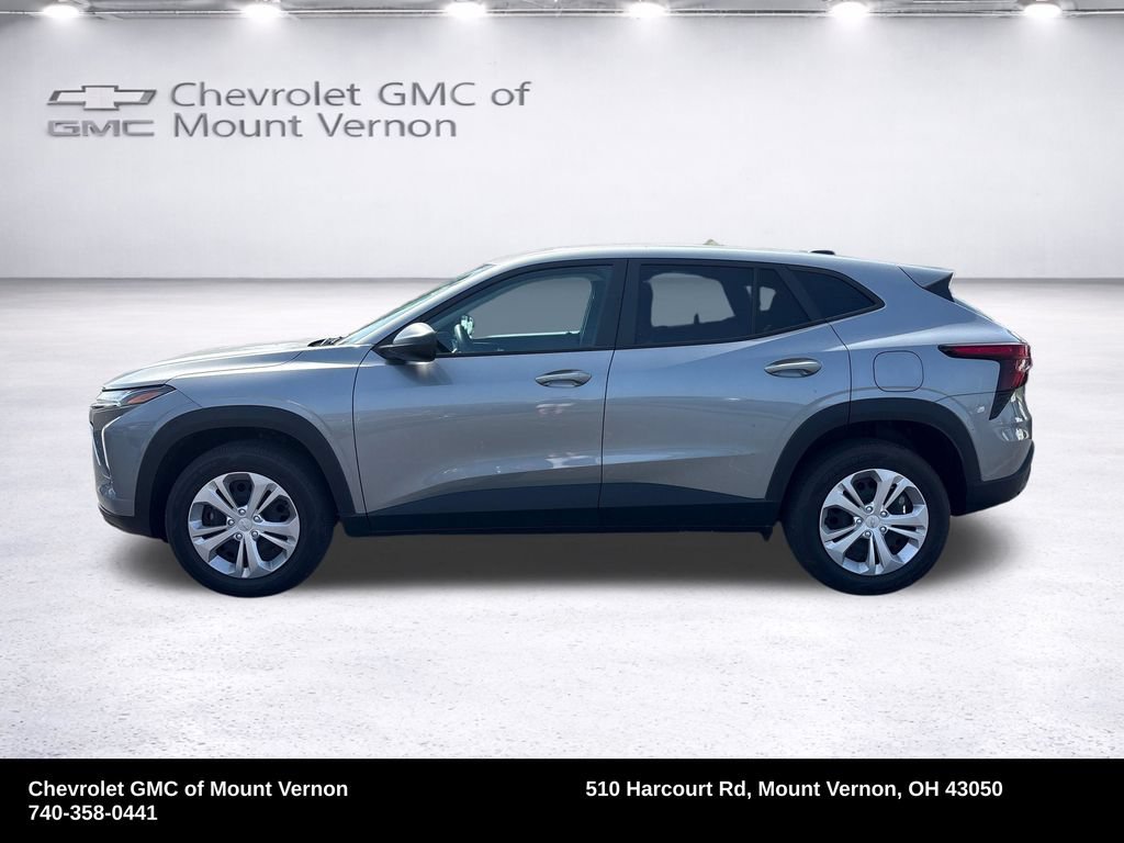Used 2024 Chevrolet Trax LS w/ Driver Confidence Package FWD image 2