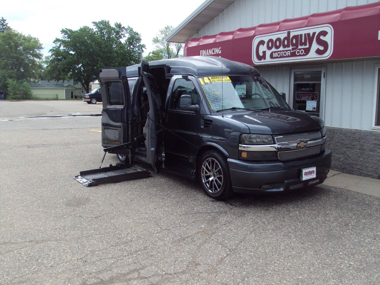 Used 2014 Chevrolet Express 1500 AWD image 3