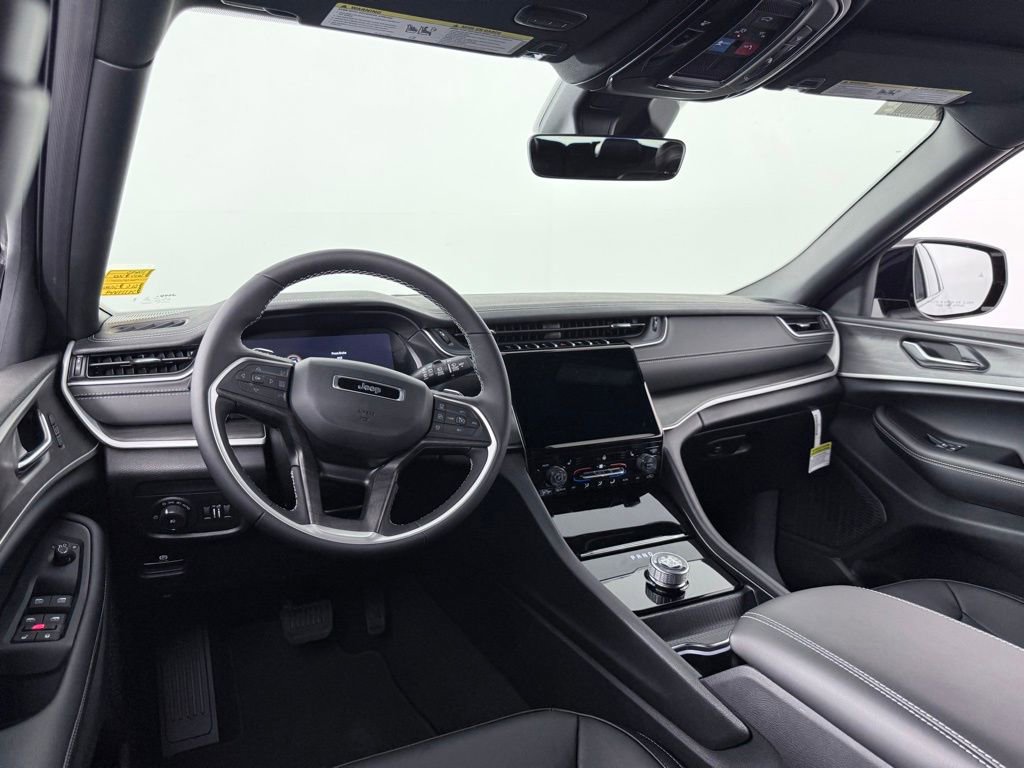 New 2025 Jeep Grand Cherokee L Limited w/ Black Appearance Package image 15