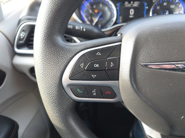 Used 2017 Chrysler Pacifica Touring image 17