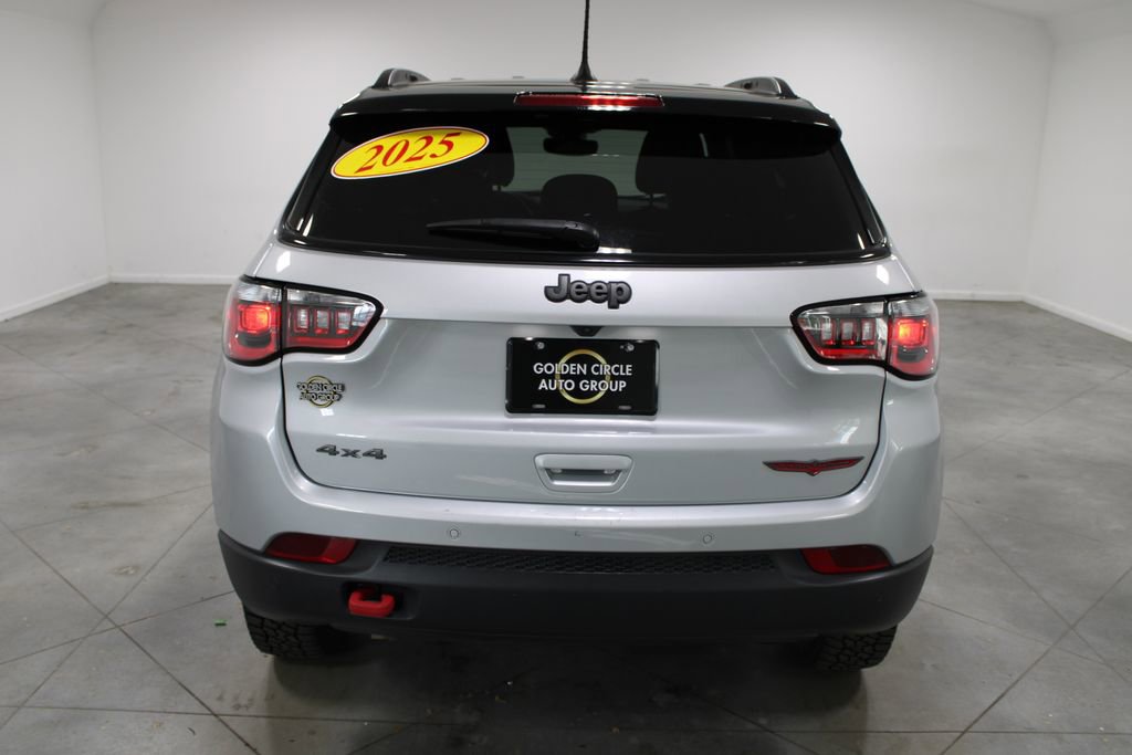 Used 2025 Jeep Compass Trailhawk image 8