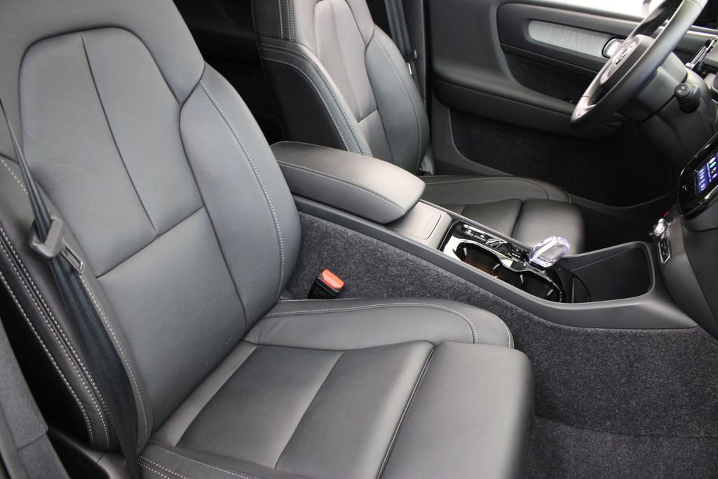 Used 2026 Volvo XC40 B5 Plus AWD/4WD image 26