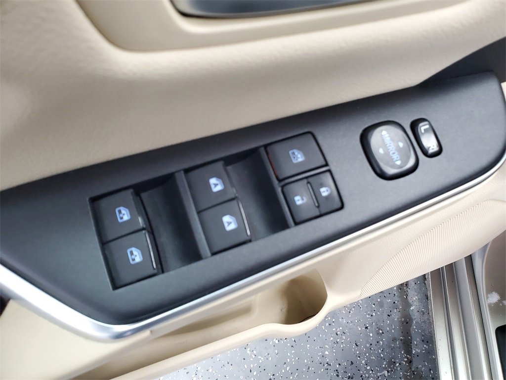 Used 2017 Toyota Camry LE image 9