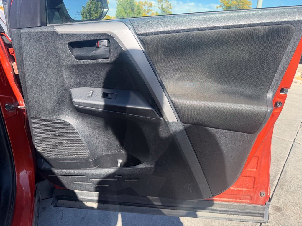 Used 2016 Toyota RAV4 LE AWD/4WD image 27