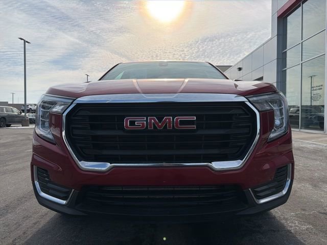 Used 2024 GMC Terrain SLE w/ LPO, Floor Liner Package image 2