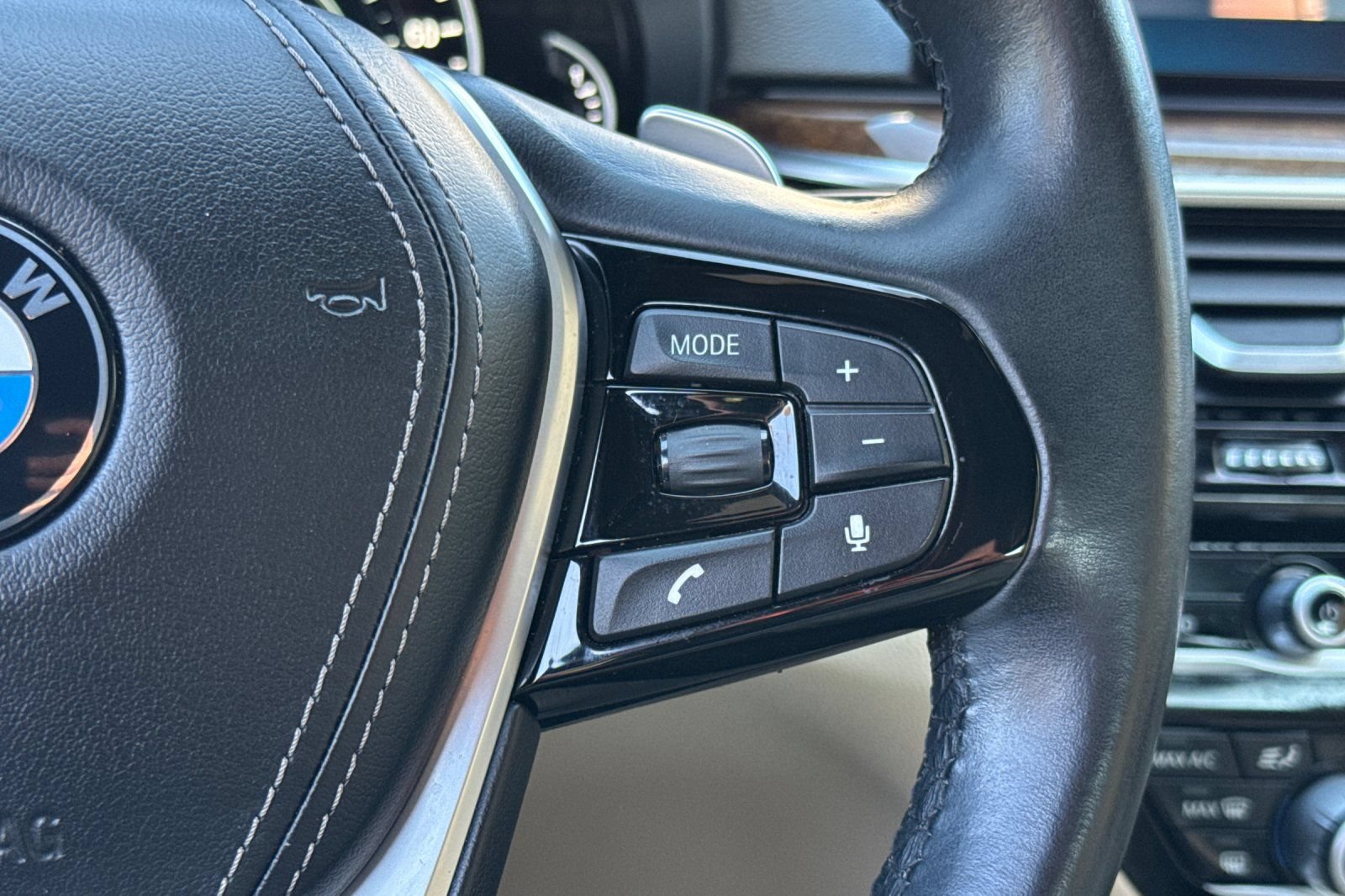 Used 2019 BMW 530e w/ Premium Package RWD image 28