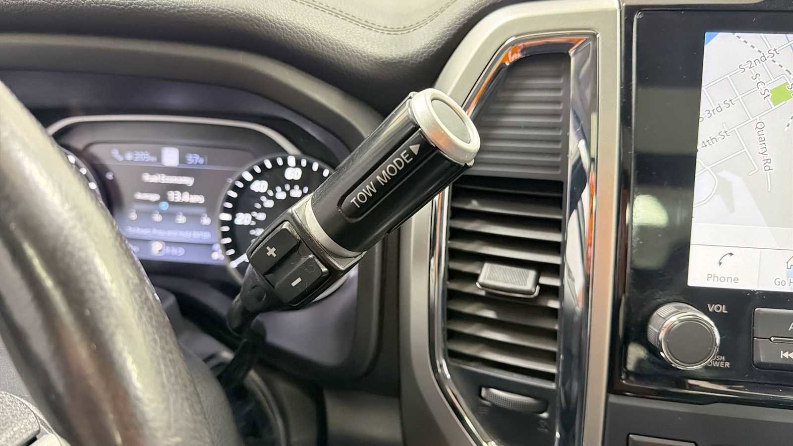 Used 2020 Nissan Titan SL w/ Moonroof Package AWD/4WD image 22