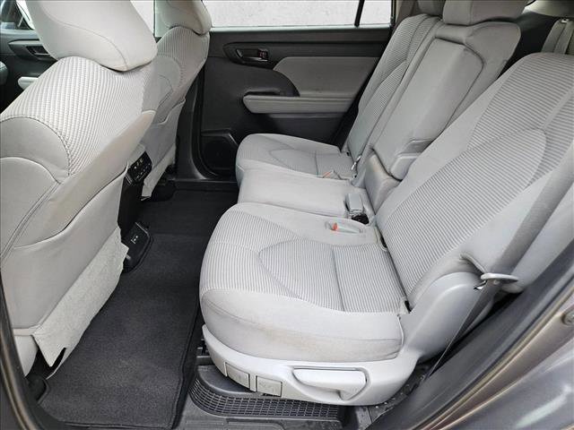 Used 2023 Toyota Highlander LE image 17
