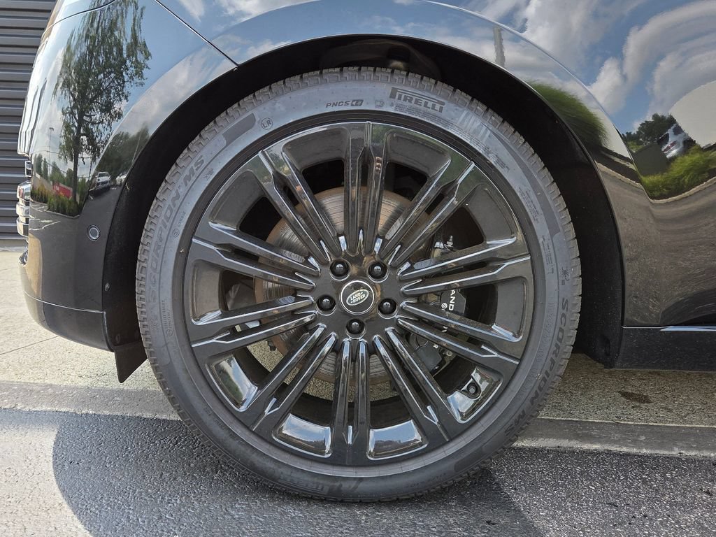 Used 2025 Land Rover Range Rover Autobiography AWD/4WD image 23