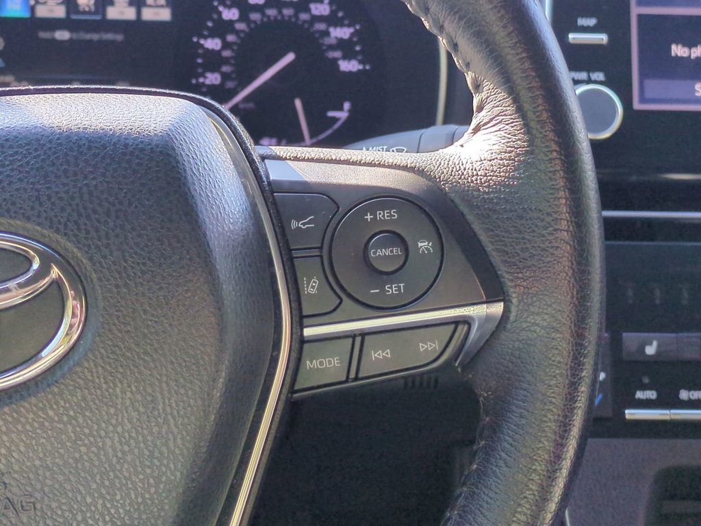 Certified 2022 Toyota Avalon XLE image 25