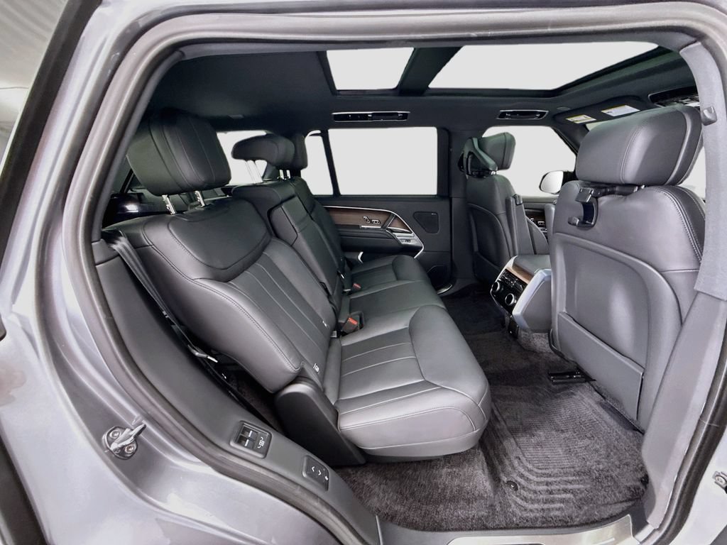 Certified 2025 Land Rover Range Rover Long Wheelbase SE AWD/4WD image 20