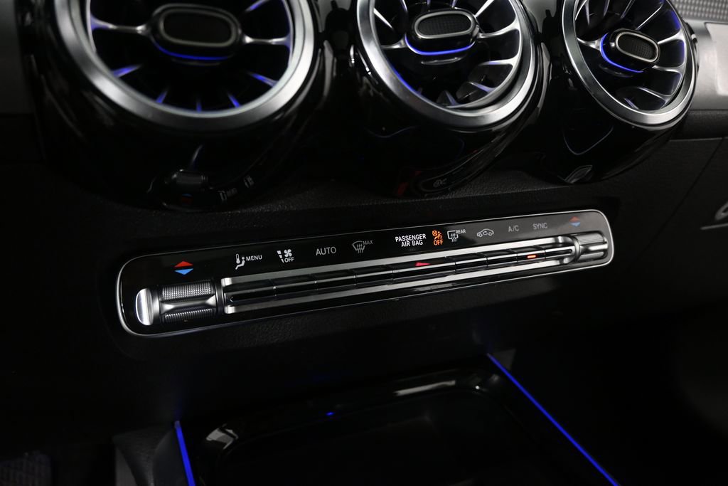 Used 2022 Mercedes-Benz GLB 250 image 12