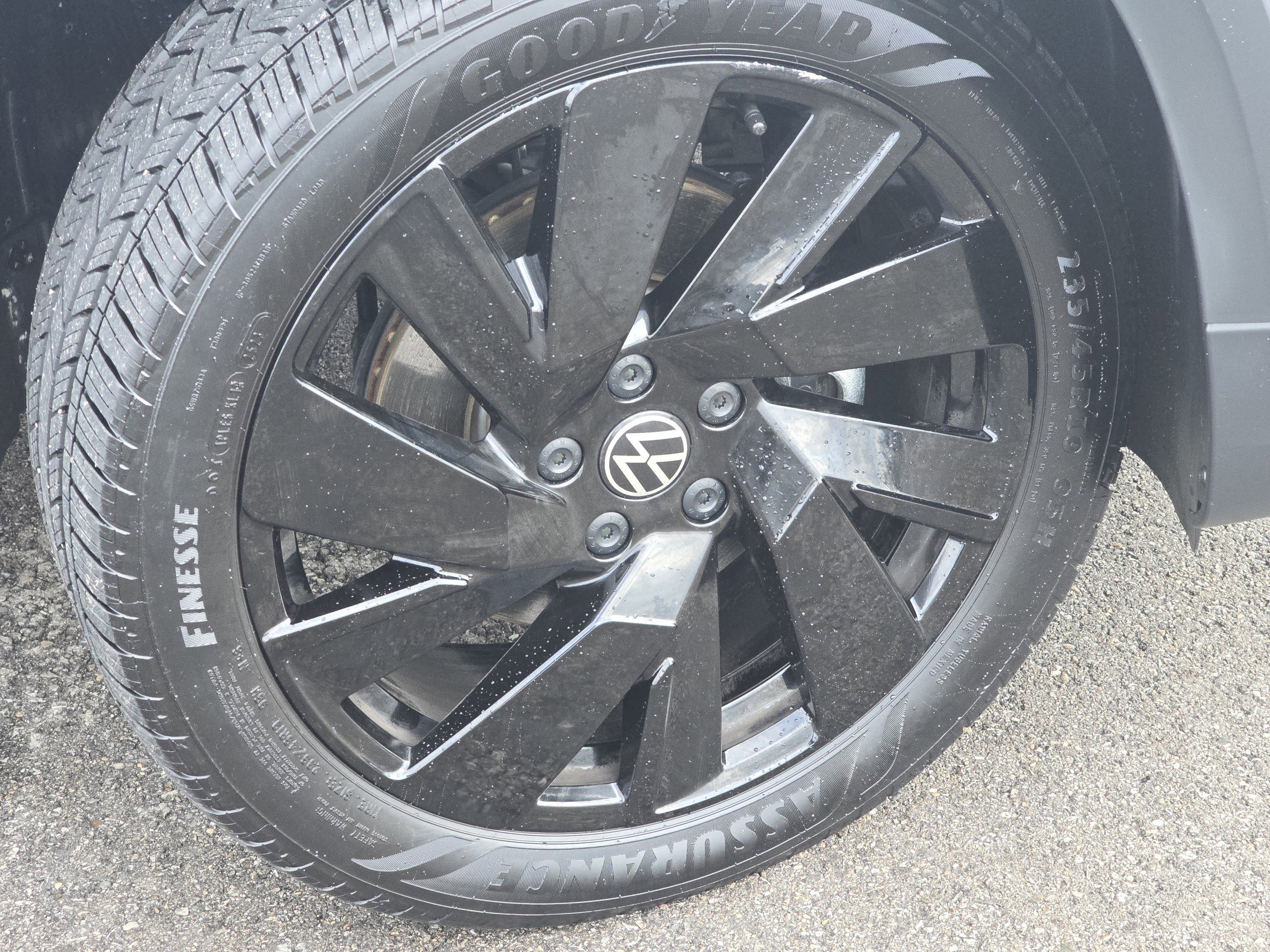 Certified 2024 Volkswagen Taos SE w/ Panoramic Sunroof Package AWD/4WD image 13