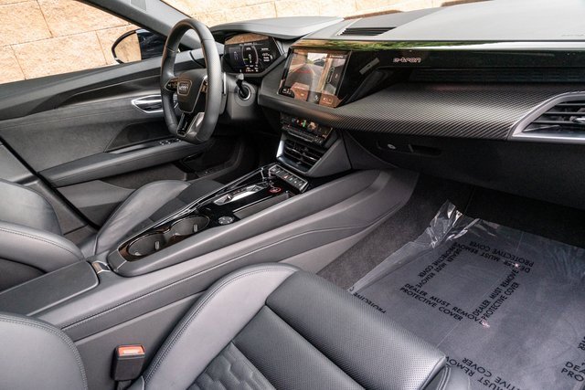 Used 2023 Audi e-tron GT Prestige image 31