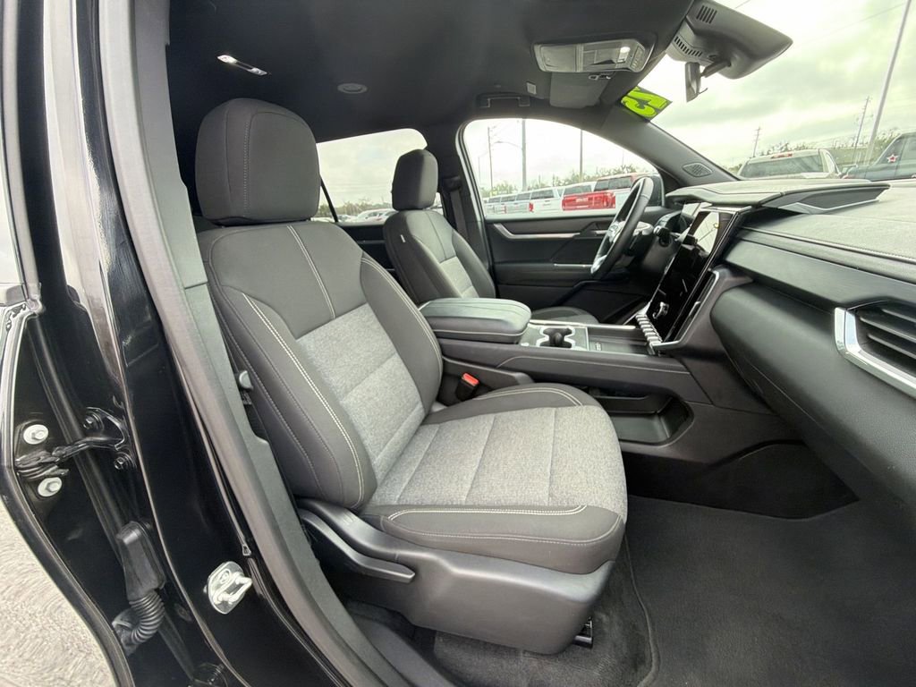 Used 2025 GMC Acadia Elevation image 12