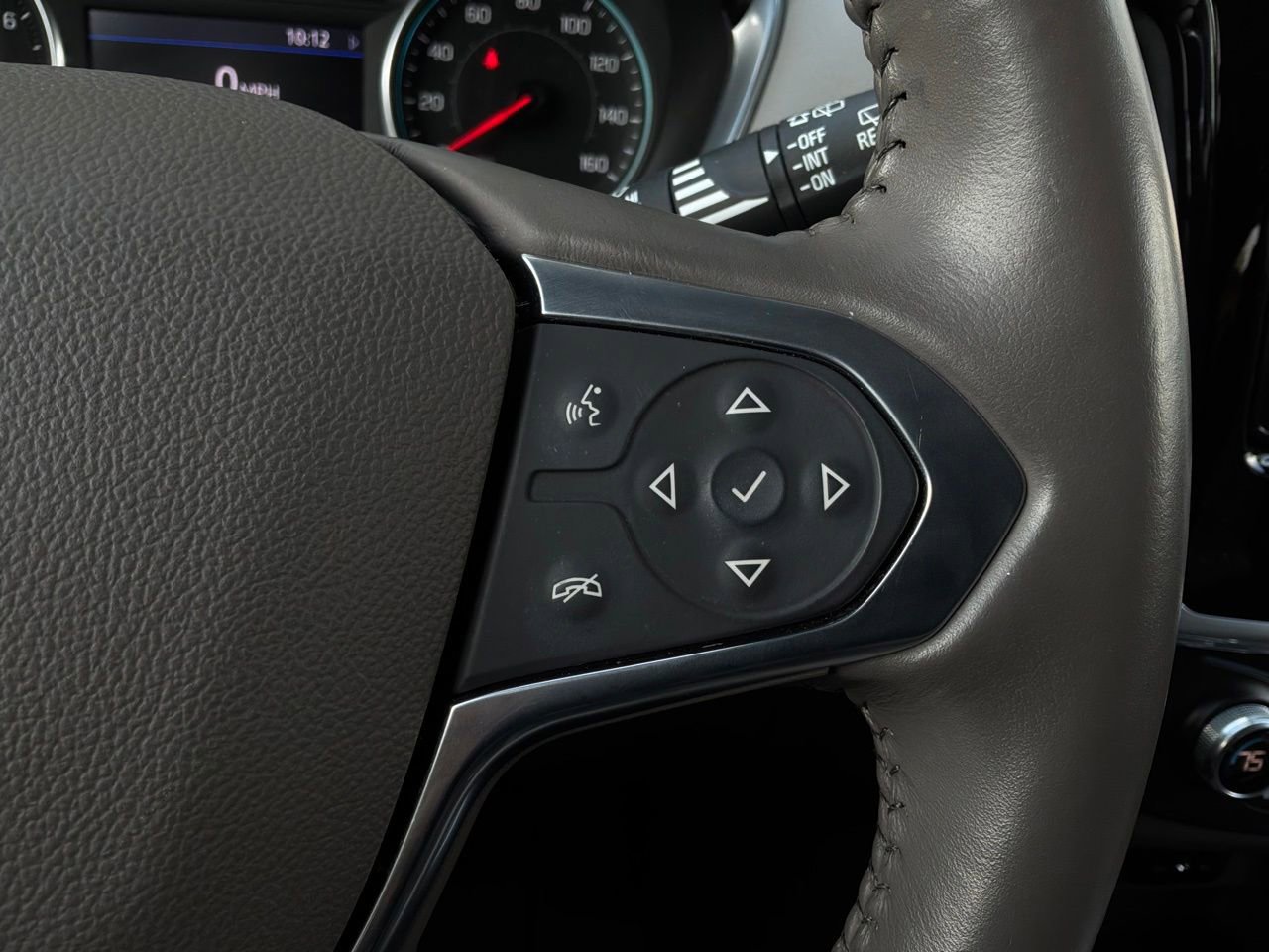 Used 2020 Chevrolet Traverse LT FWD image 40