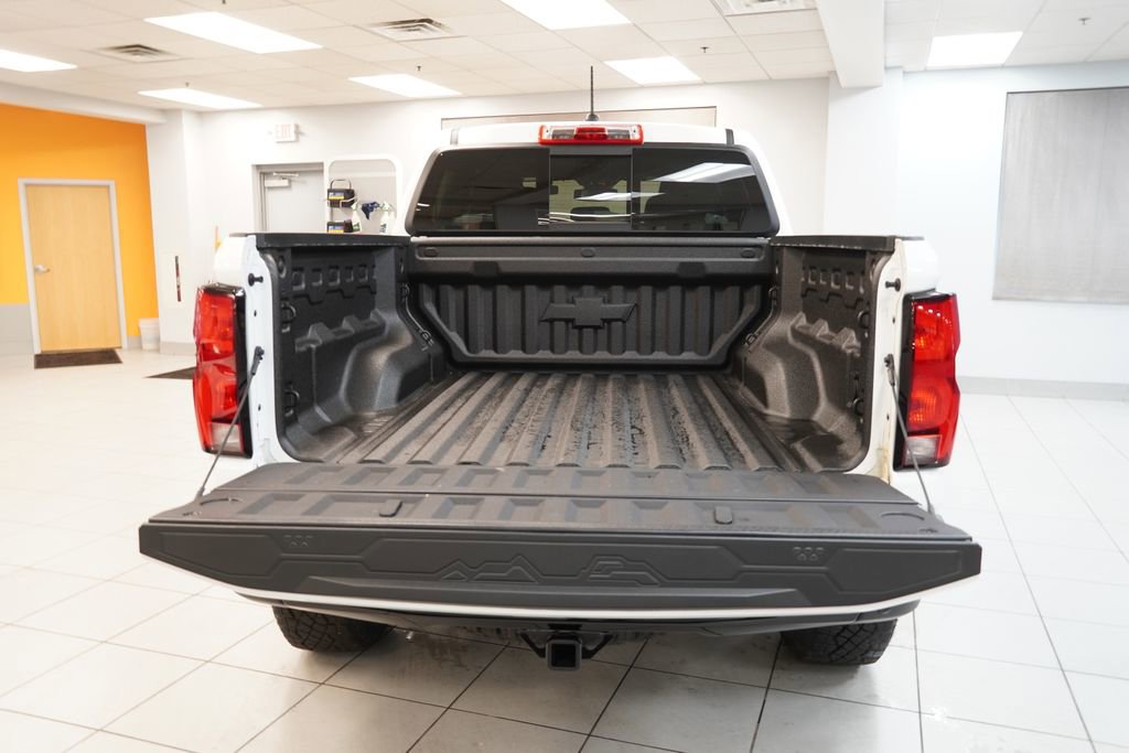 Used 2025 Chevrolet Colorado ZR2 w/ Technology Package AWD/4WD image 10