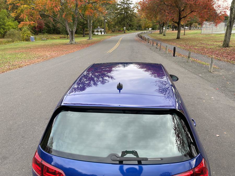 Used 2017 Volkswagen Golf 4-Door image 28