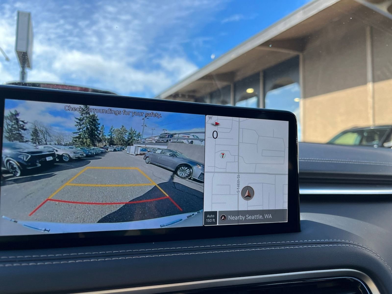 Used 2025 Genesis G70 2.5T image 25