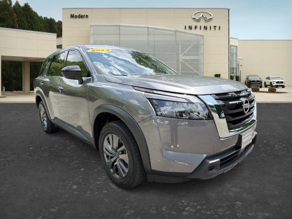Used 2024 Nissan Pathfinder S AWD/4WD image 3