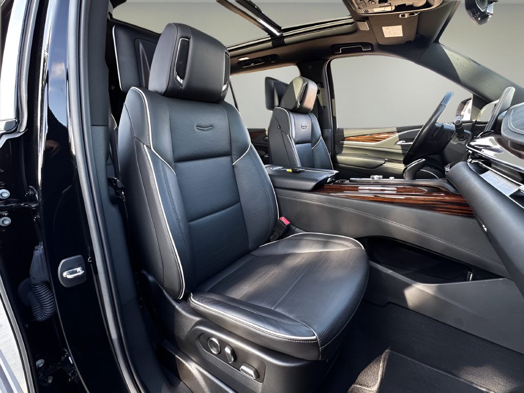 Used 2021 Cadillac Escalade ESV Premium Luxury w/ Driver Assist Tech Package AWD/4WD image 23